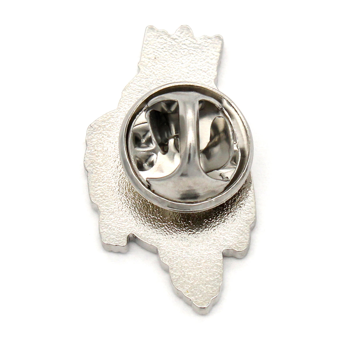 Crow-ned Pins measure 16mm x 25mm and come with a metal clutch backing.