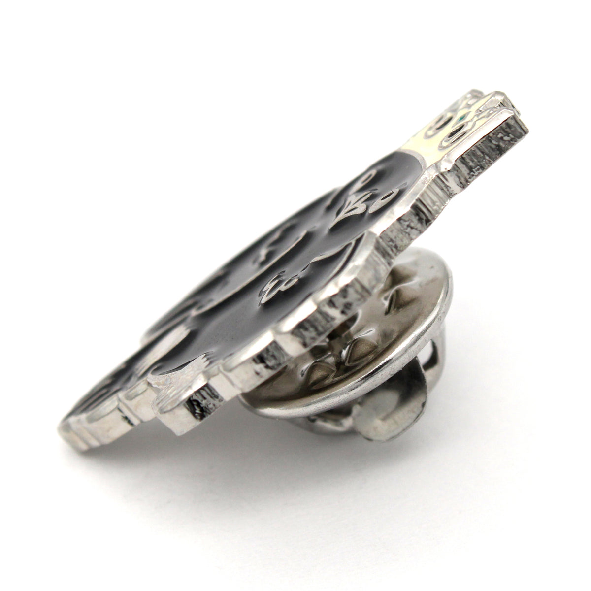 Crow-ned Pins measure 16mm x 25mm and come with a metal clutch backing.